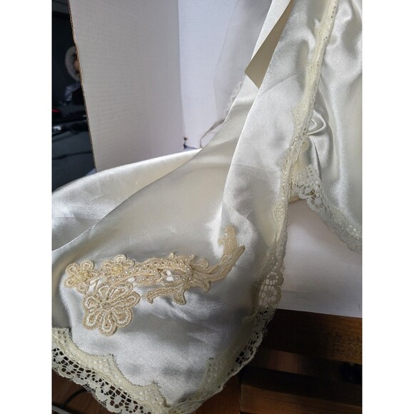 Cracker Barrel American Classic Collection Porcelain Bride Doll Abigail 22” - Picture 5 of 16